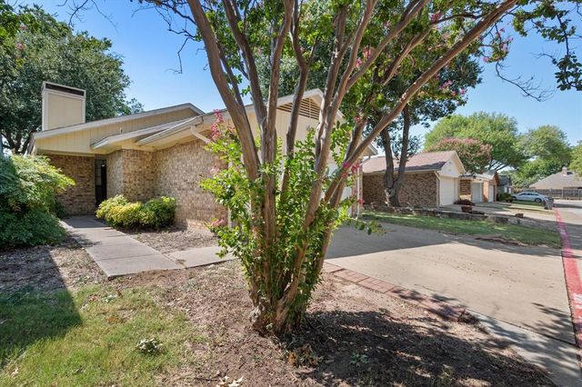 $289,900 | 1717 Magnolia Lane | Euless