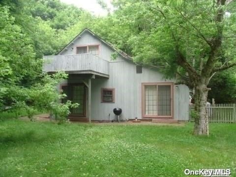 a view of a back yard of the house