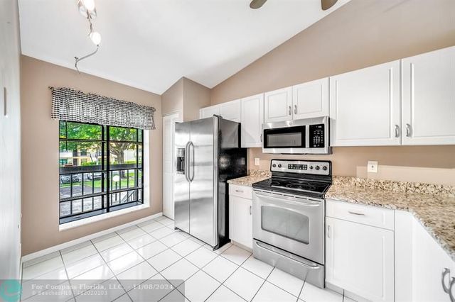 $2,050 | 3348 Lucerne Park Drive, Unit 3348 | Greenacres