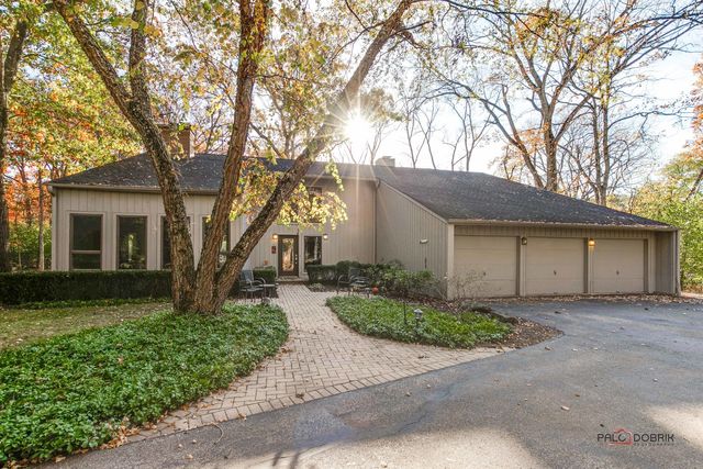 $1,190,000 | 1849 Robinwood Lane | Riverwoods