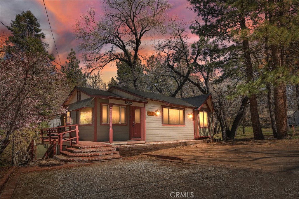 a view of a house with a backyard