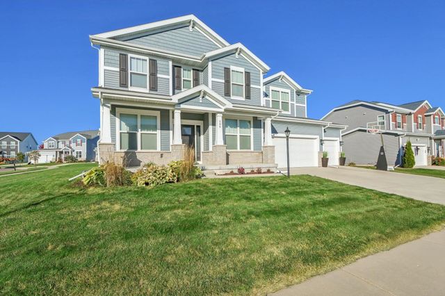 $825,000 | 206 Pintail Place | West Prairie Village