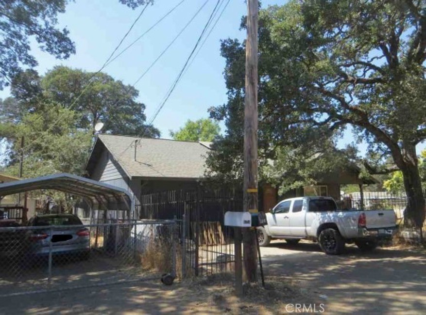 a view of a yard with cars