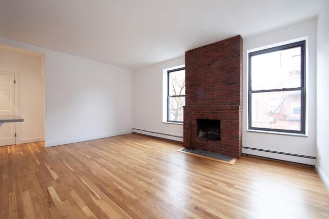 $4,700 | 211 Sackett Street, Unit 2E | Carroll Gardens