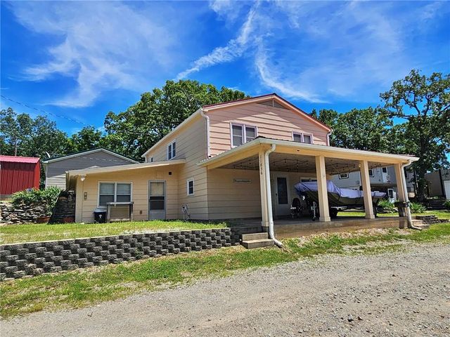 $199,000 | 11856 Northeast 881 Private Road | Butler Township - St. Clair County