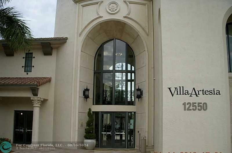 a view of entryway with a front door