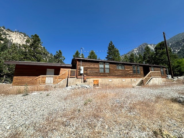 a view of a back yard of the house