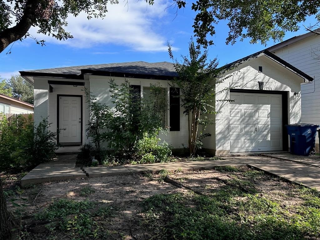 Front yard/entry