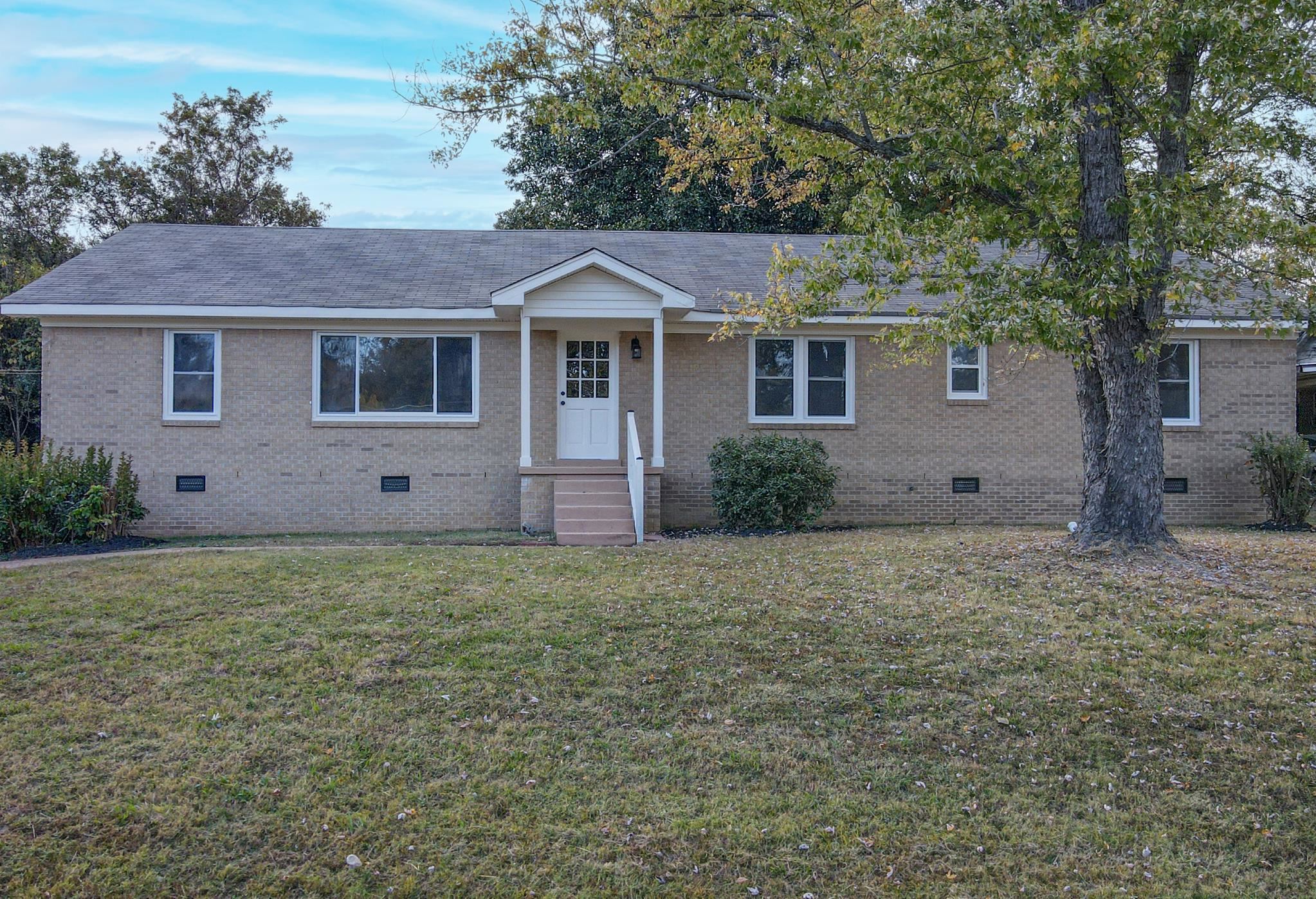 Ranch-style home with a front yard