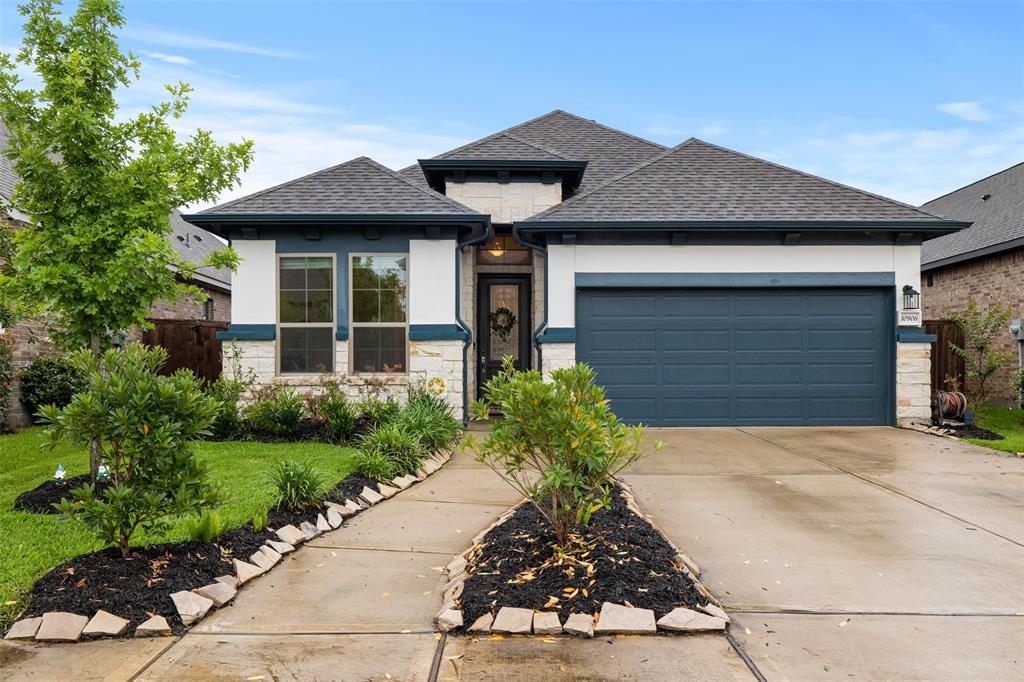 4 Bedroom 3 Bathroom home in award winning neighborhood of Sienna. This MI Built home is zoned to great schools, offers easy access to the Fort Bend Tollway which gets you to the Med Center and Downtown in no time!