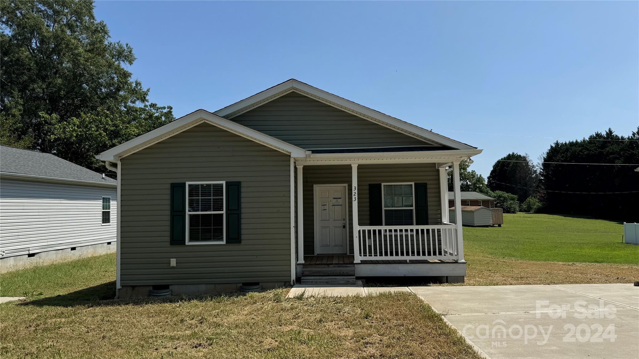 a view of house with backyard