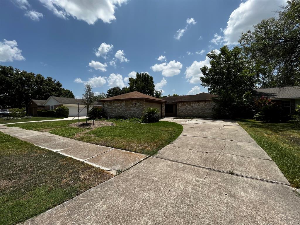 a view of a fountain in front of a house with a yard