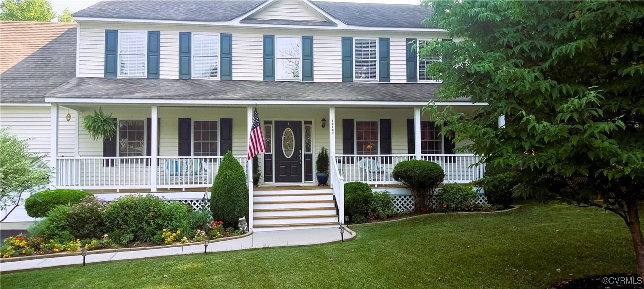 a view of a house with a yard and plants