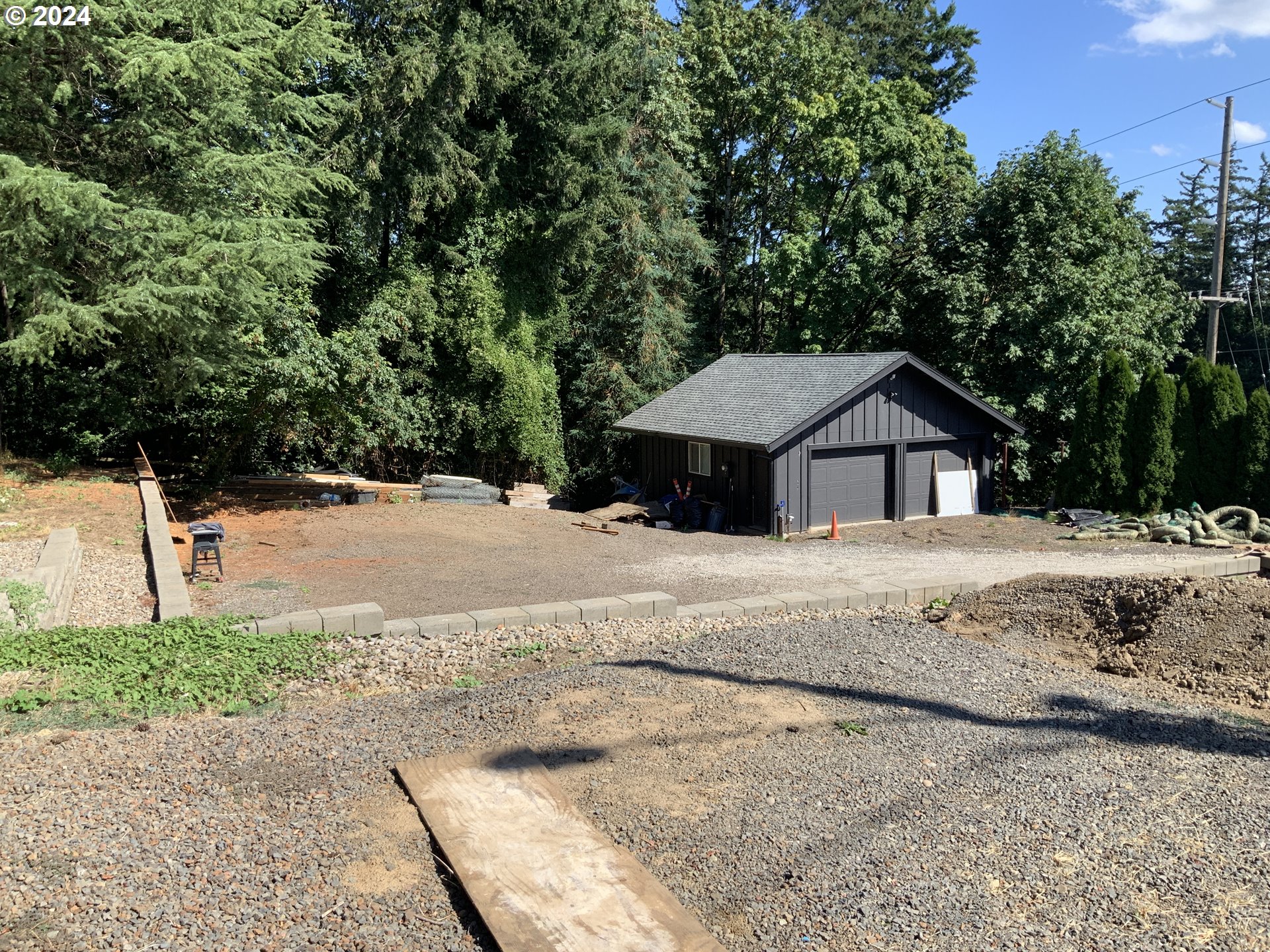 a view of house with a outdoor space