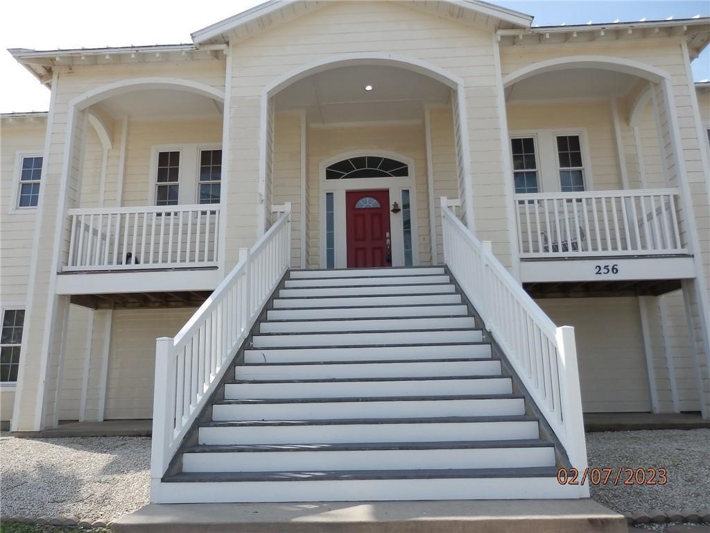 a view of entryway with a front door