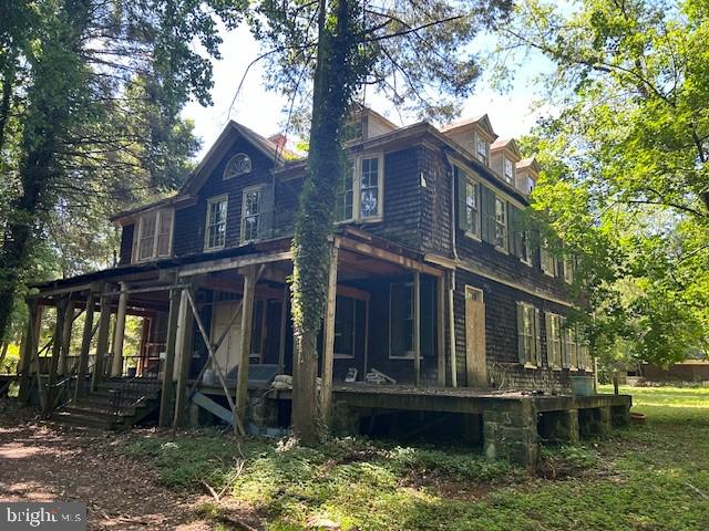 a view of house with front door