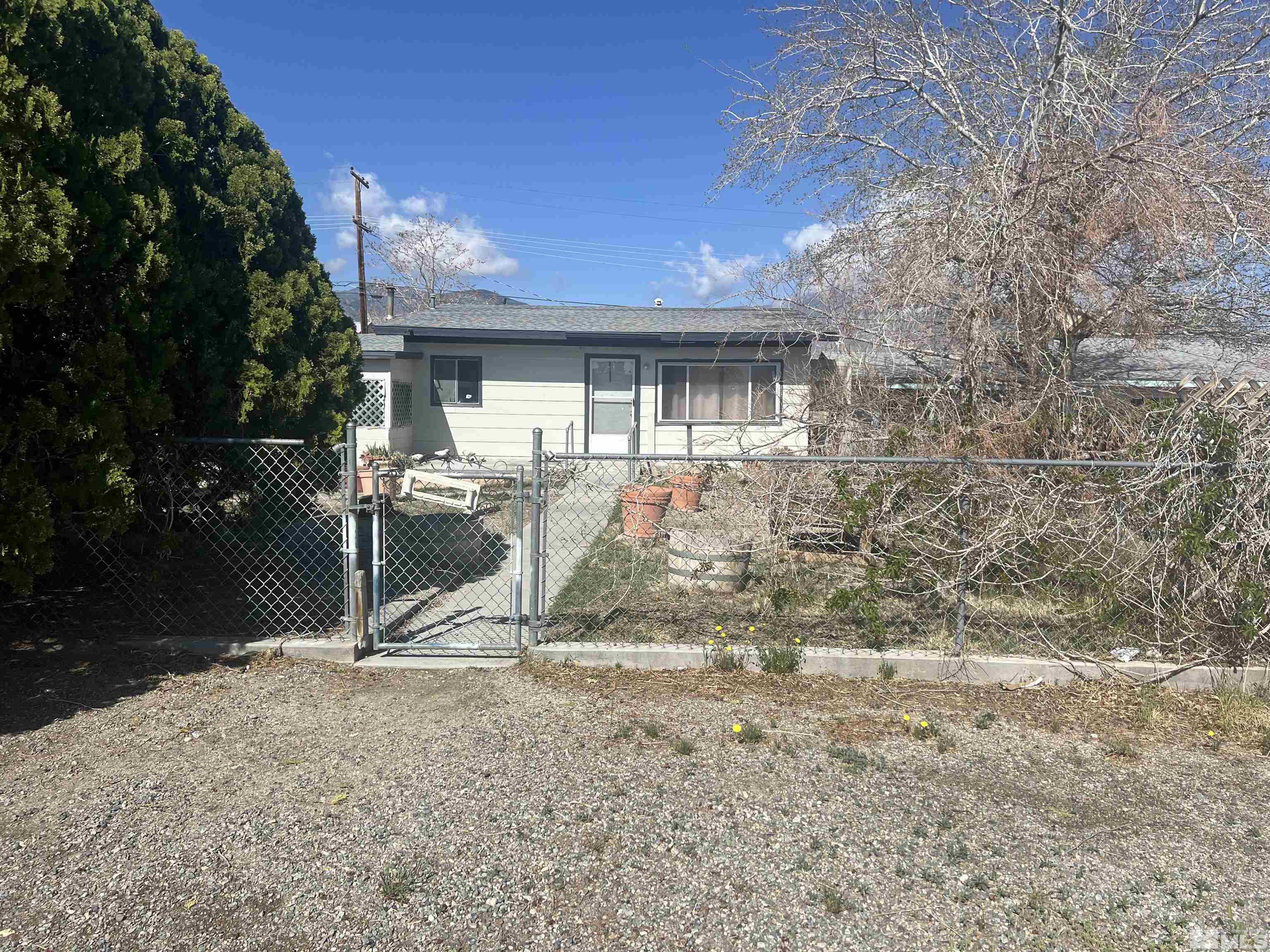 a view of a house with backyard and trees