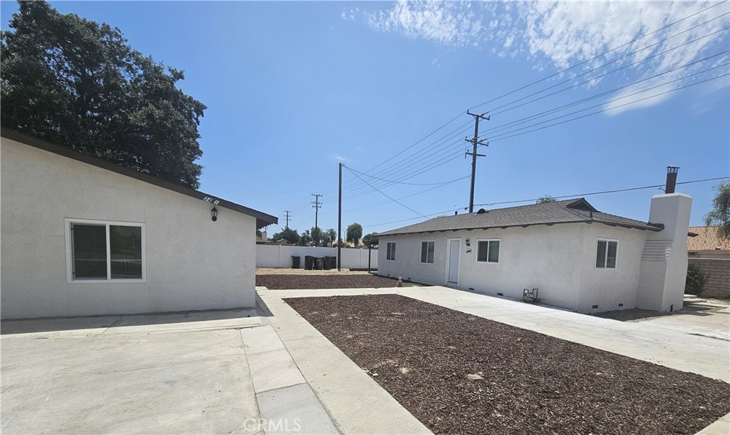 a view of a house with a backyard