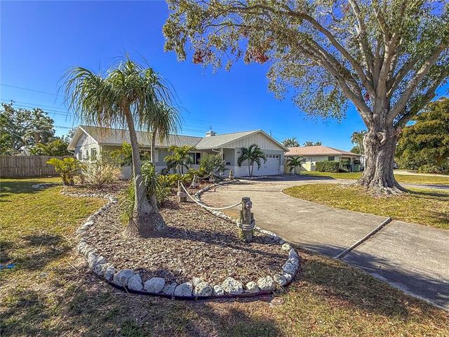 $430,000 | 4001 17th Avenue West | Bradenton