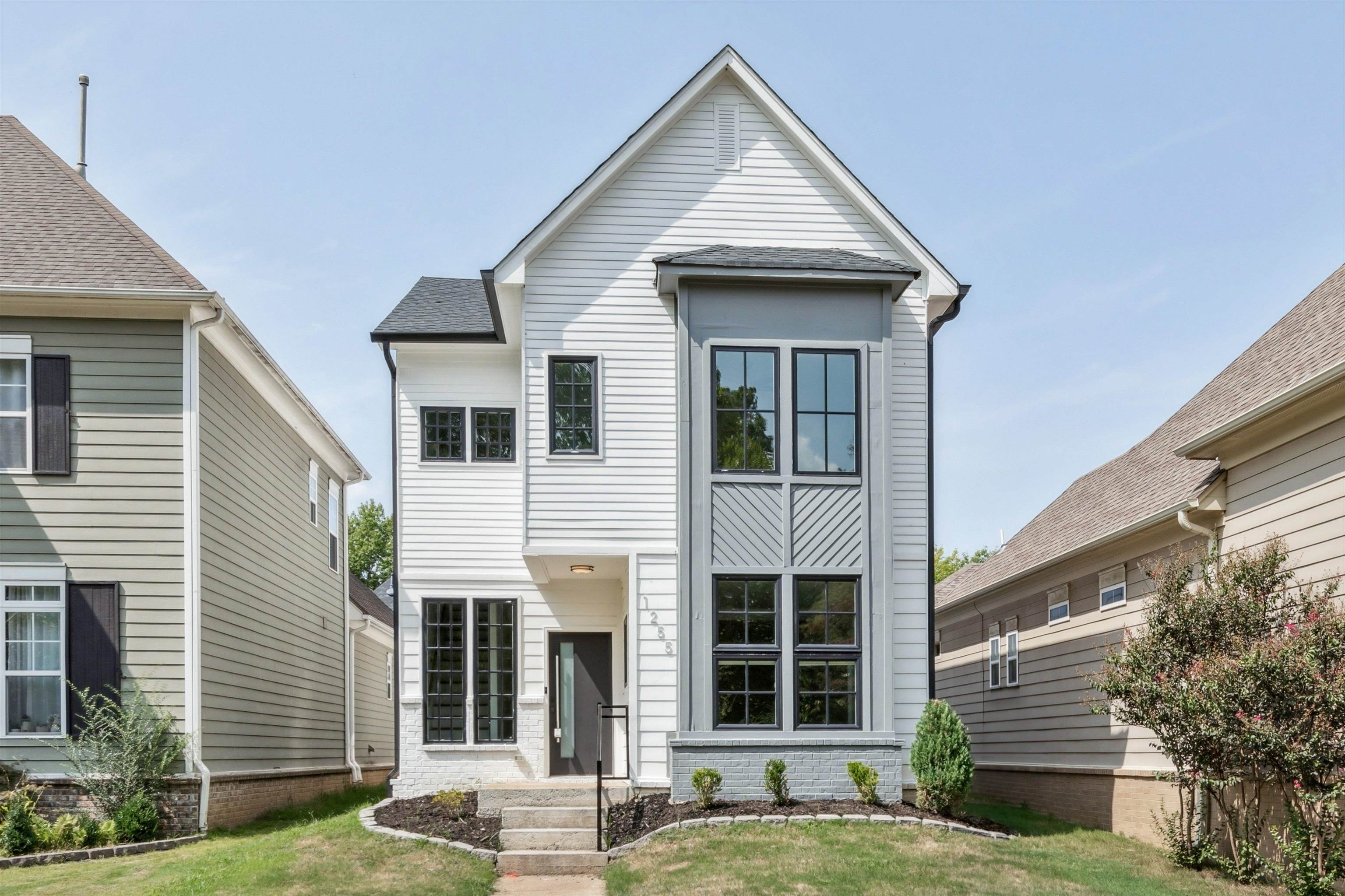 View of front of home featuring a front lawn