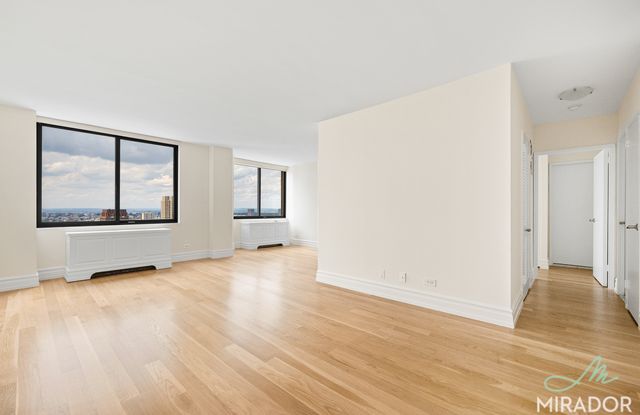 $5,800 | 145 West 67th Street, Unit 29K | Upper West Side