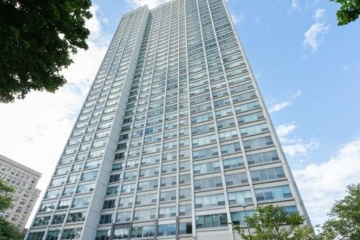 $1,750 | 1700 East 56th Street, Unit 3510 | East Hyde Park