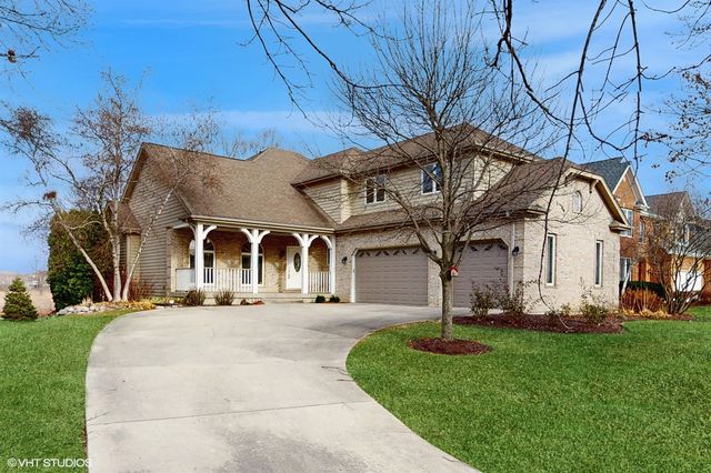 $599,900 | 986 Wedgewood Drive | Crystal Lake