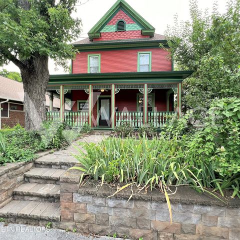 $2,995 | 910 Luttrell Street | Fourth and Gill