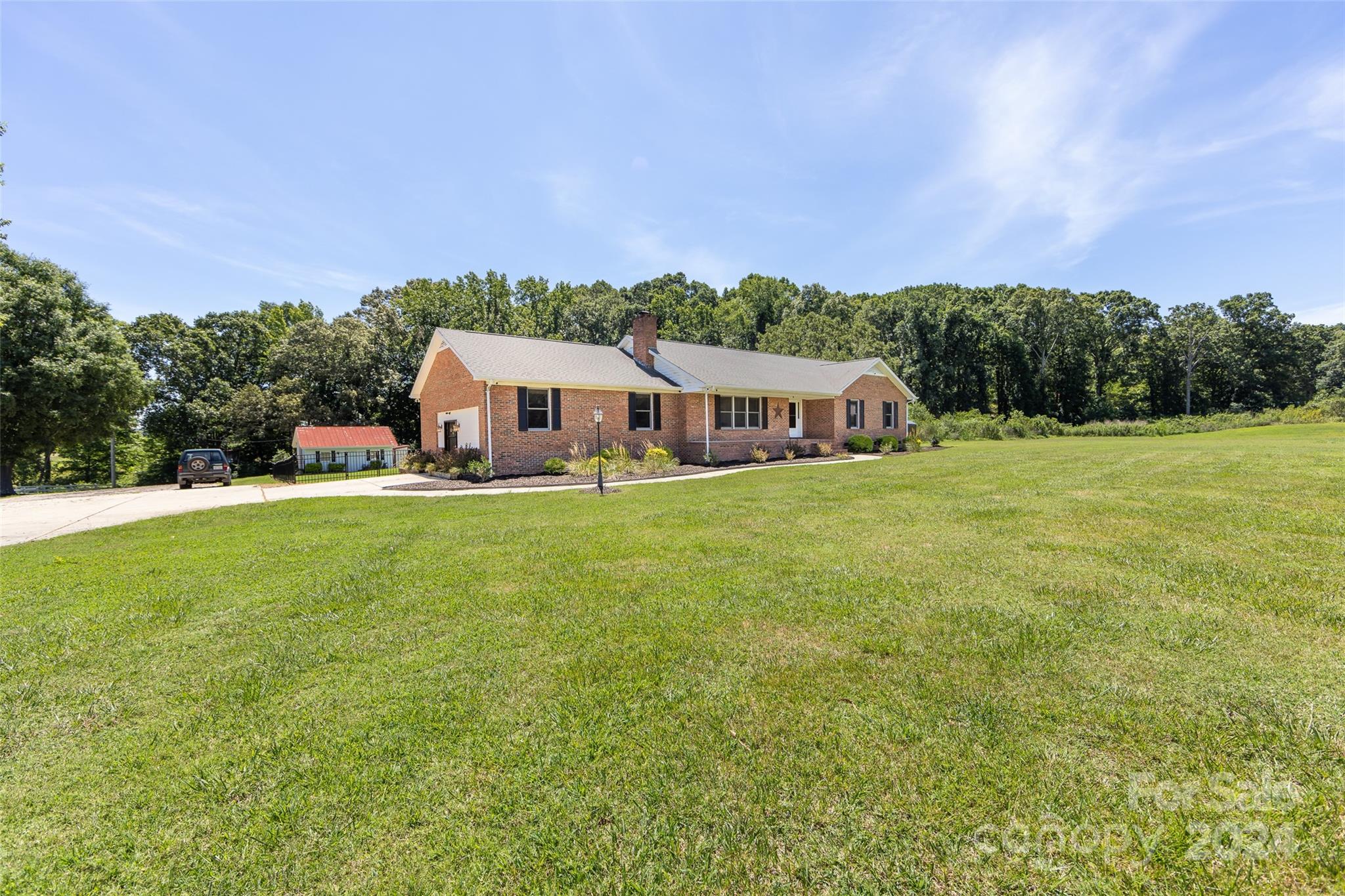 a view of a house with a big yard