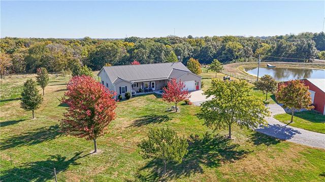 $975,000 | 30777 118th Road | Blackwater Township - Saline County