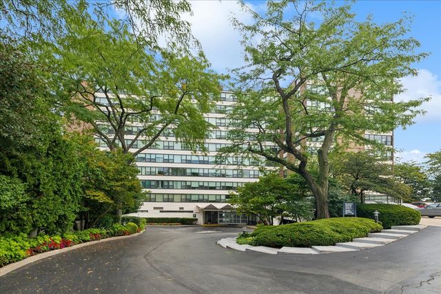 $545,000 | 1616 Sheridan Road, Unit 3B | Wilmette