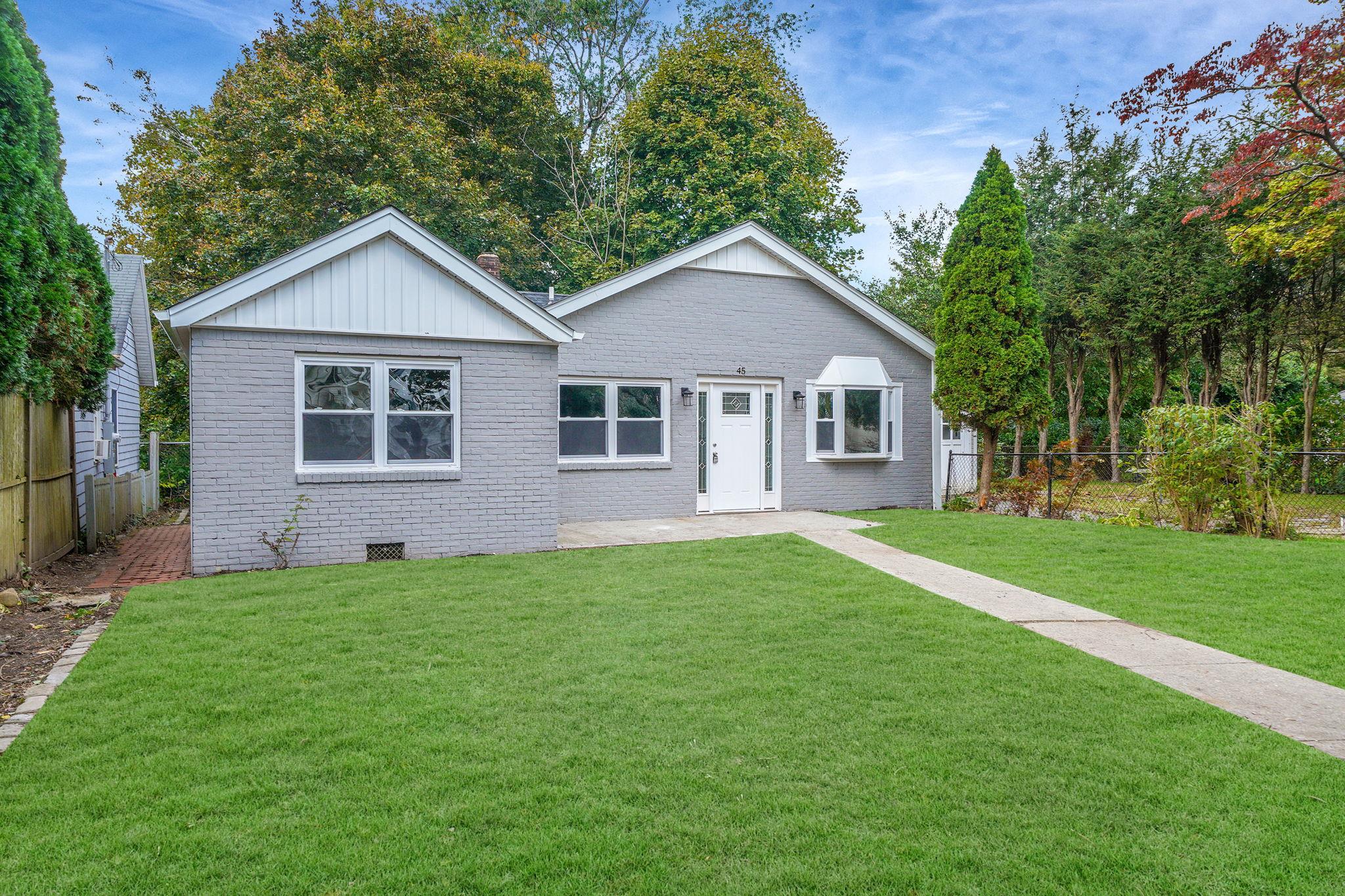 a view of a house with a yard