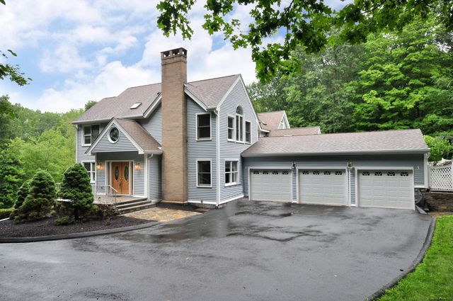 $894,900 | 60 Saddle Ridge Road | Glastonbury