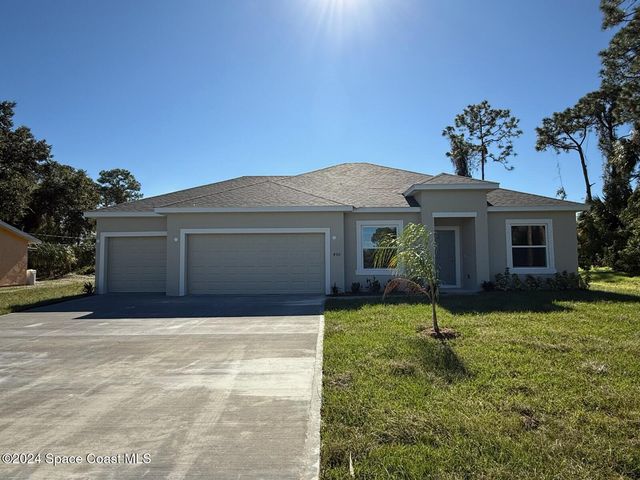 $389,990 | 450 Di Lido Street Northeast | Palm Bay