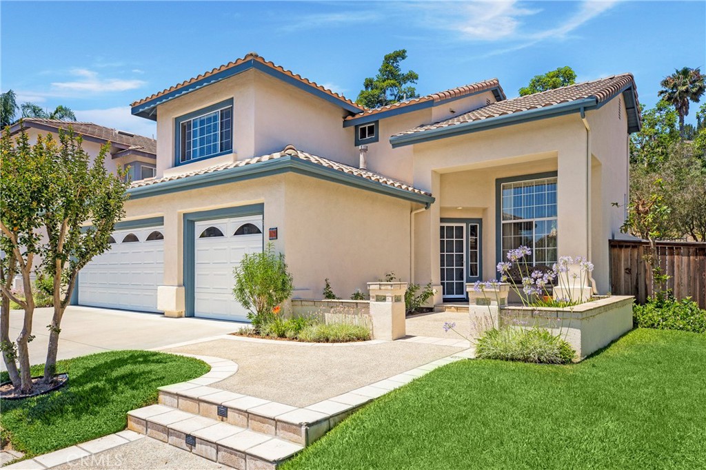 a view of a house with backyard and sitting area