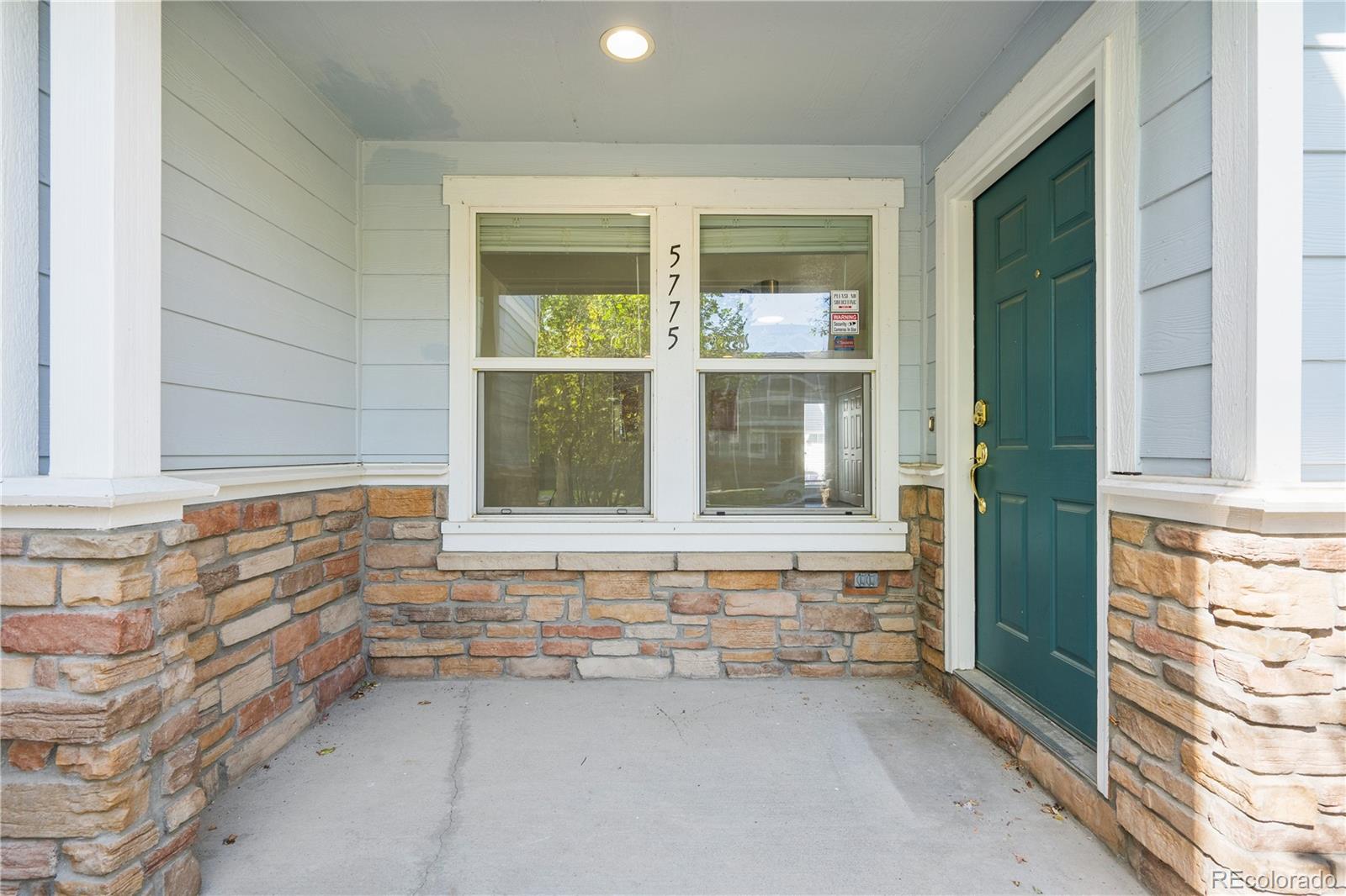 a view of entrance and of a house