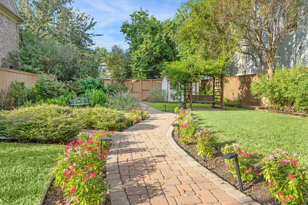 Stone walkway leading back to the gate on Sunset.