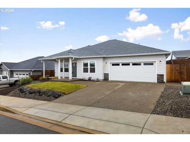 $489,000 | 863 Medina Avenue | Sutherlin