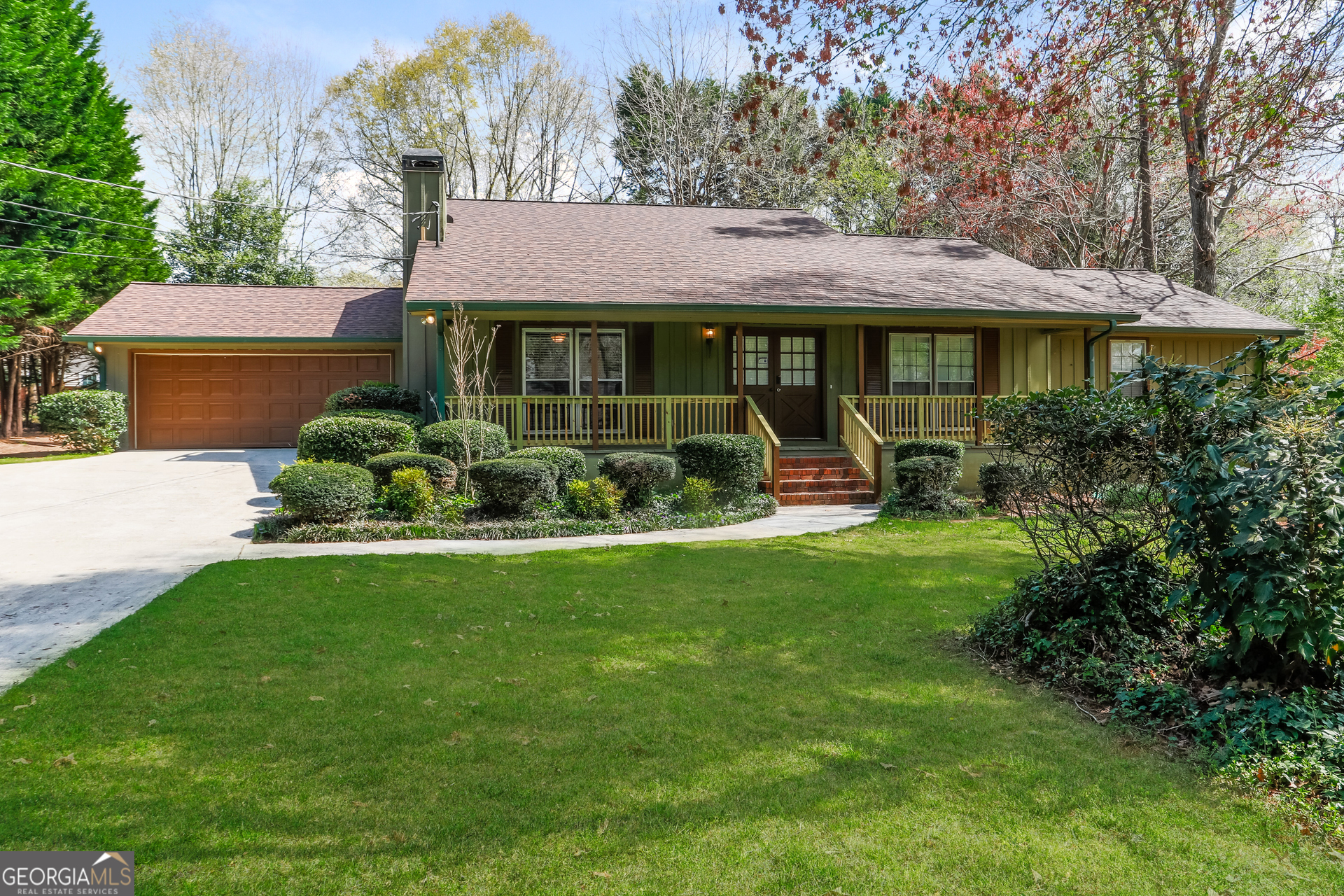 a view of a house with garden and yard