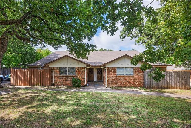 $749,000 | 764 East Pecan Street | Hurst