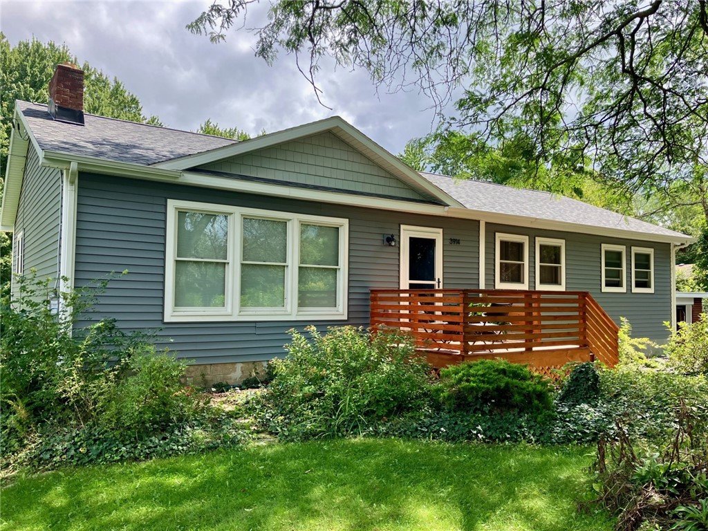 Brand new vinyl siding and roof.