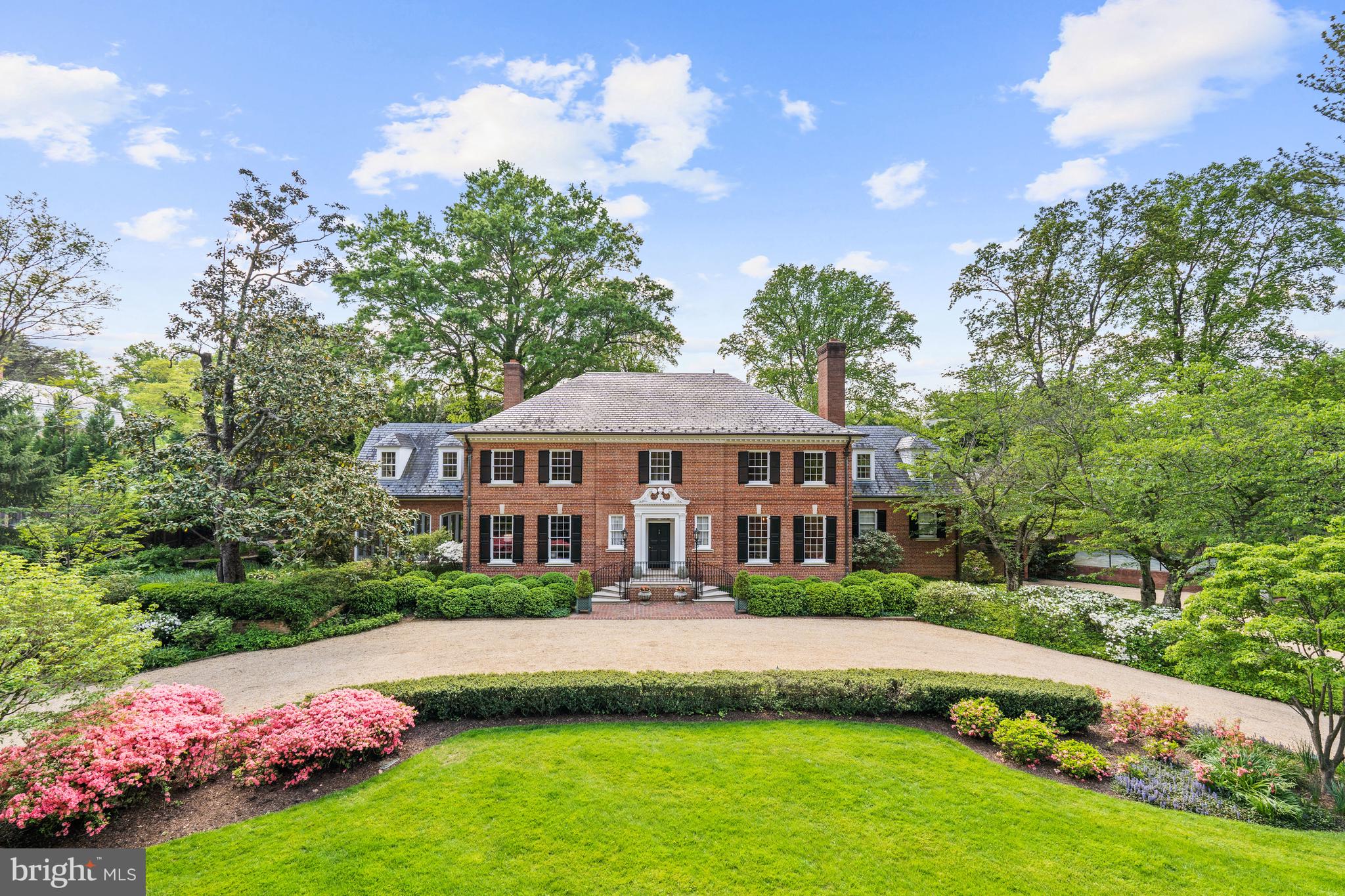 a view of a house with a big yard