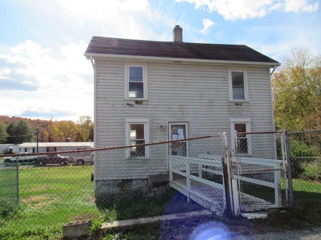 a view of house with backyard