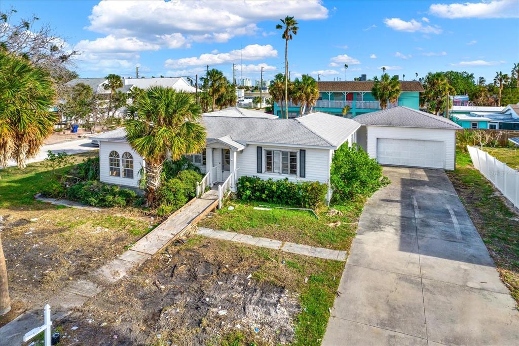 House with detached garage