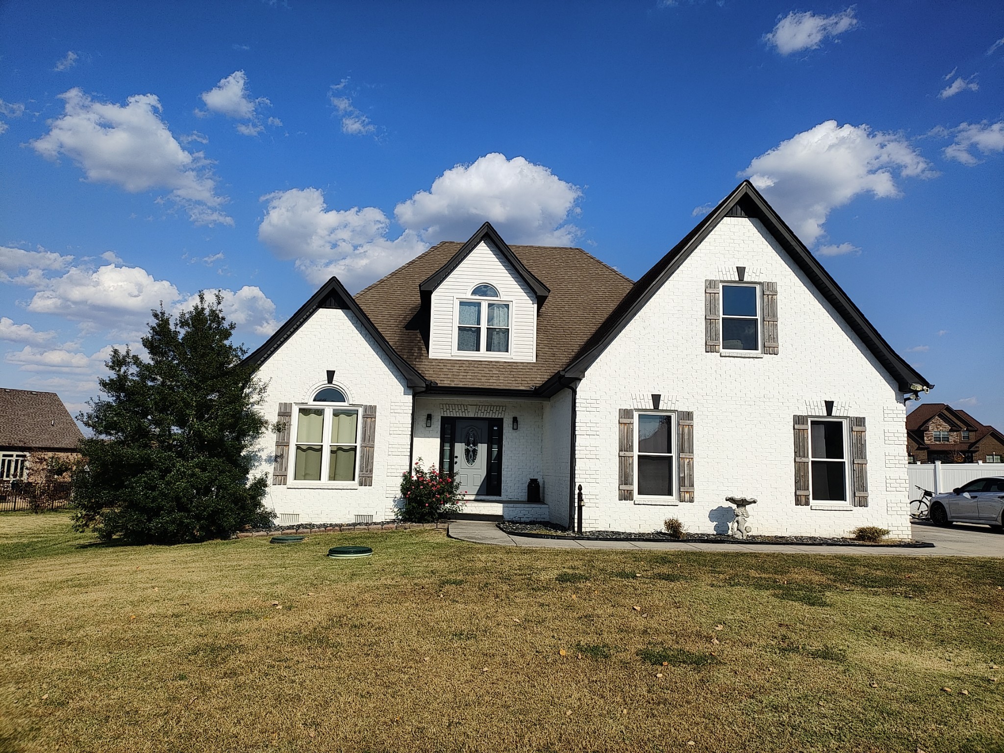 a view of a house with a yard