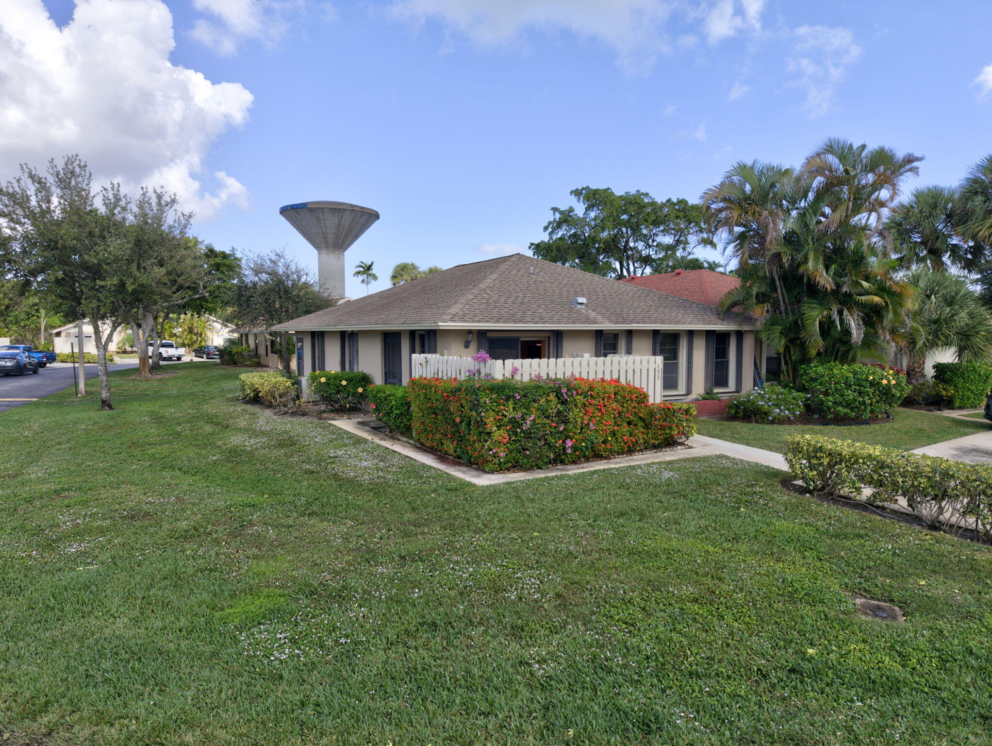 a view of a house with a yard