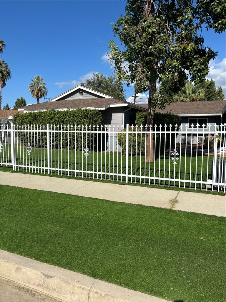 a view of a garden with a small yard