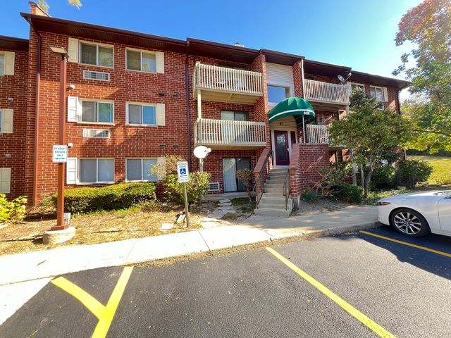 $1,800 | 820 North Lakeside Drive, Unit 3C | Lakewood Villas