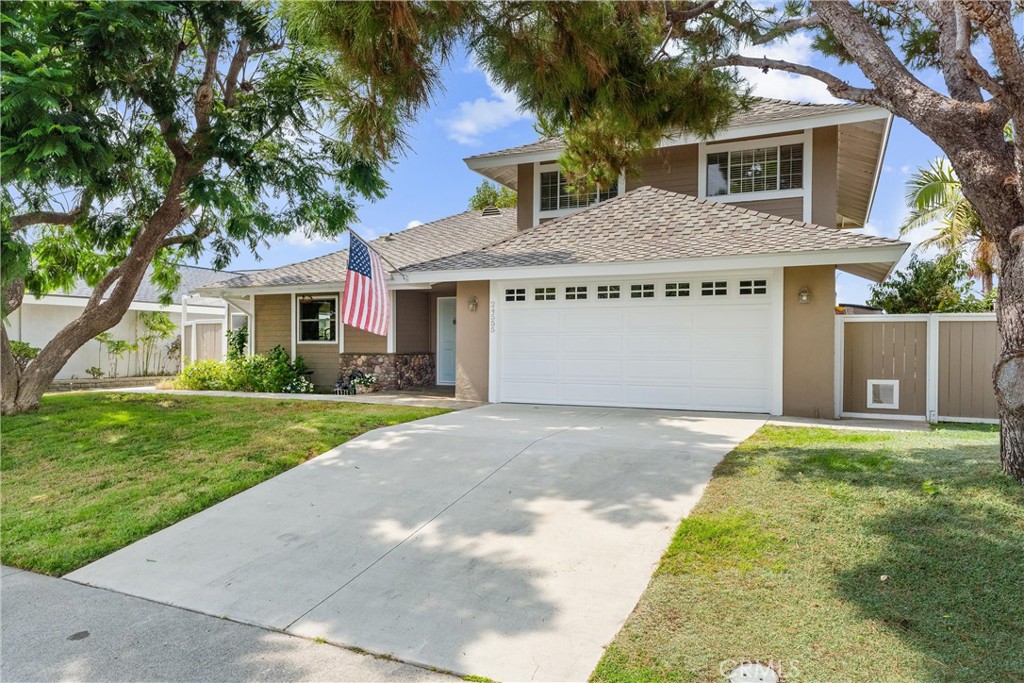 a view of a yard in front of a house