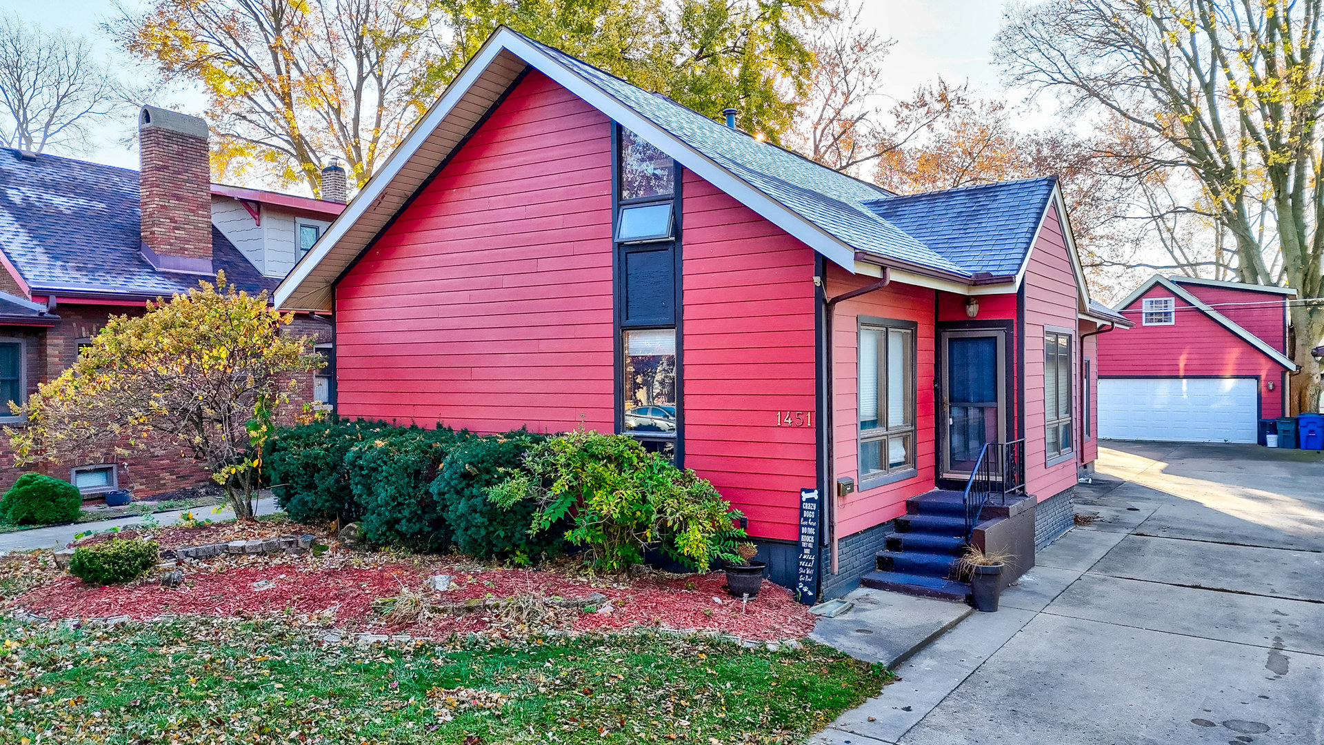 a view of a small house with a yard